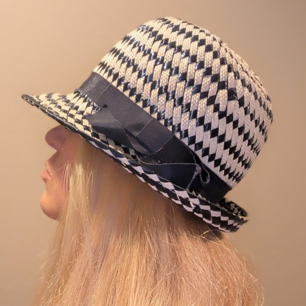 Vintage White/Navy Weave Hat
